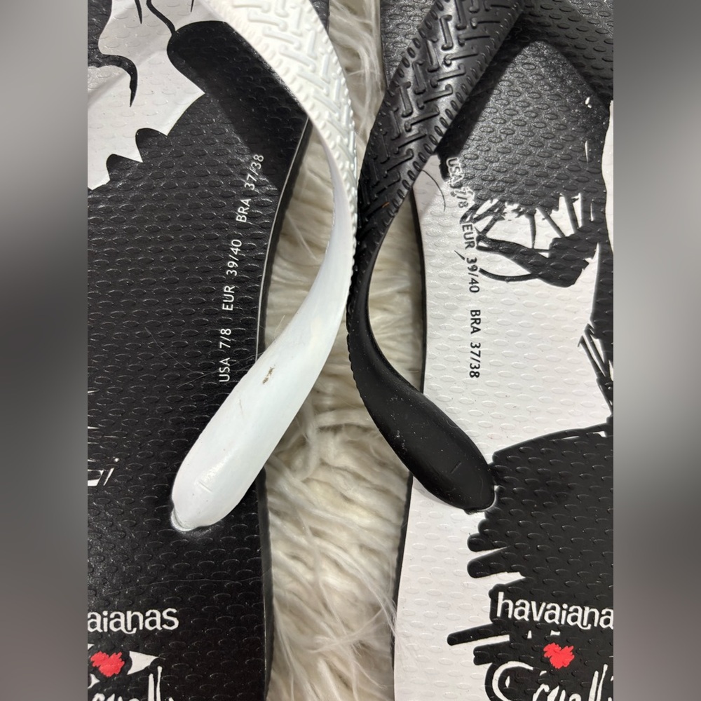 (NWOT) Havaianas Cruella Black and White Flip Flops - Picture 3 of 6